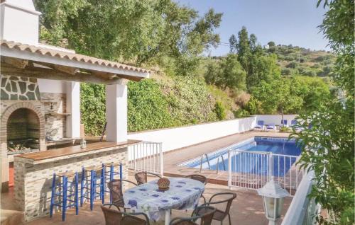 Sayalonga Casa | Stunning Home In Sayalonga With Wifi