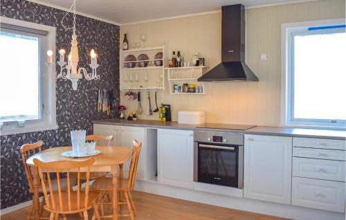 Utaker Casa | Stunning Home In Skånevik With Kitchen