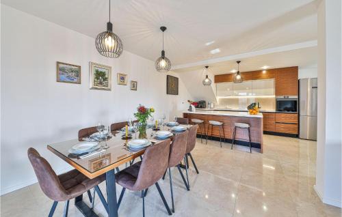 Solin Casa | Stunning Home In Solin