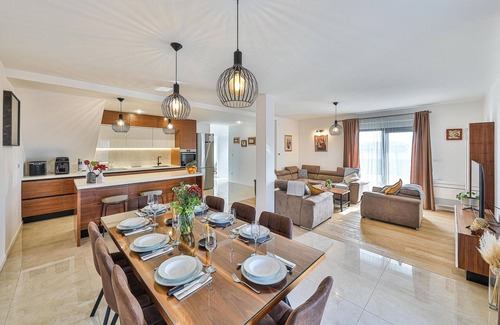 Solin Casa | Impresionante casa en Solin