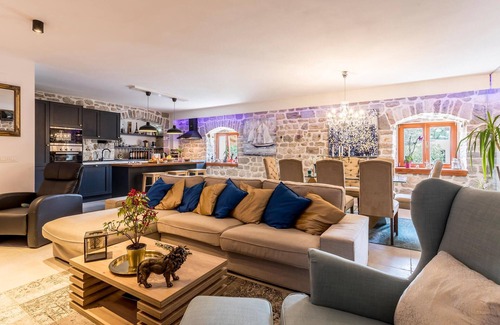 Solin Casa | Impresionante casa en Solin con WiFi