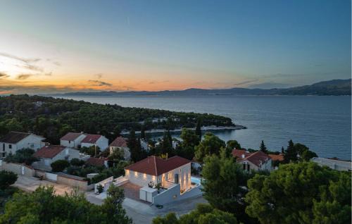 Splitska Casa | Stunning Home In Splitska