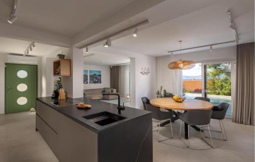 Splitska Casa | Stunning Home In Splitska