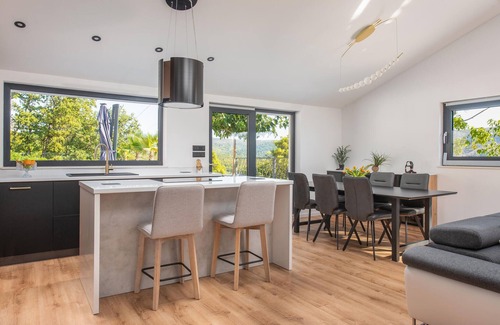 Split Casa | Impresionante casa en Srinjine con WiFi