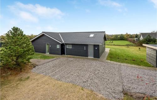 Skaven Strand Casa | Stunning Home In Tarm With Kitchen