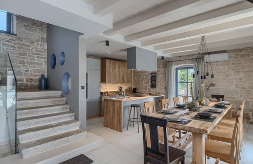 Brecevici Casa | Impresionante casa en Tinjan