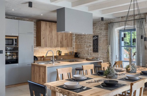 Brecevici Casa | Impresionante casa en Tinjan