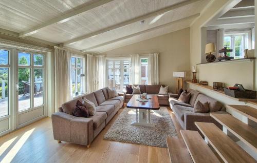 Vikebygd Casa | Stunning Home In Vikebygd With House A Mountain View