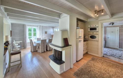 Vikebygd Casa | Stunning Home In Vikebygd With House A Mountain View