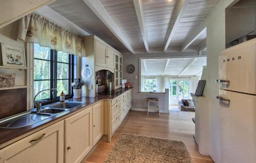 Vikebygd Casa | Stunning Home In Vikebygd With House A Mountain View