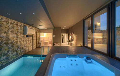 Vrh Casa | Stunning Home In Vrh With Sauna