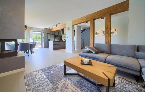 Vrh Casa | Stunning Home In Vrh With Sauna