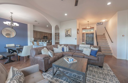 Apache Shores Casa | Stunning Home on a Cliff with Gorgeous Views: 5 min to Lakes