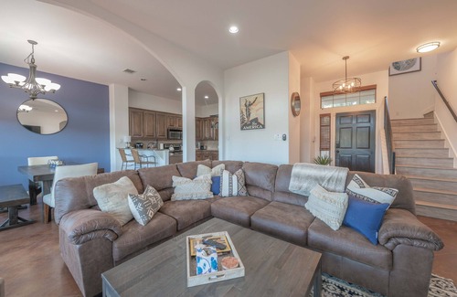 Apache Shores Casa | Stunning Home on a Cliff with Gorgeous Views: 5 min to Lakes