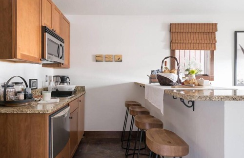 Emigrant Casa | Stunning home, right on the Yellowstone River