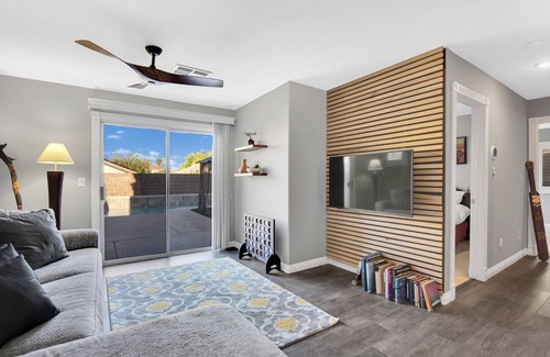 Enterprise Cama Y Desayuno | Stunning Home w/Backyard Oasis with Pool, 10 min from Las Vegas Strip