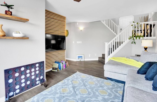 Enterprise Cama Y Desayuno | Stunning Home w/Backyard Oasis with Pool, 10 min from Las Vegas Strip