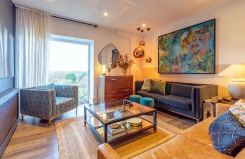 Billington Casa | Stunning Home with a view over Whalley Viaduct