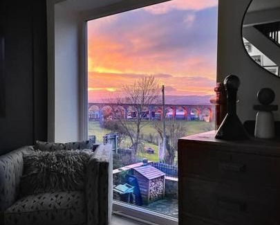 Billington Casa | Stunning Home with a view over Whalley Viaduct