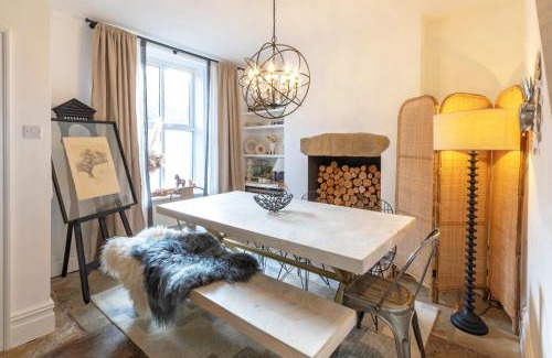 Billington Casa | Stunning Home with a view over Whalley Viaduct