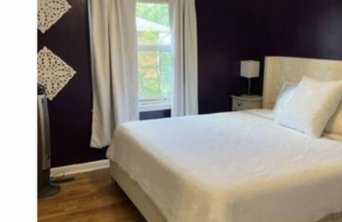 New Lisbon Casa | Stunning home with in ground pool, hot tub, bocce court, gourmet granite kitchen