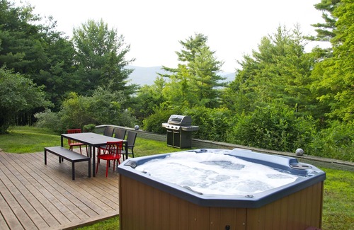 Woodstock Casa | Impresionante casa con piscina, spa, vistas a la montaña, capacidad para 12, a pie de Woodstock
