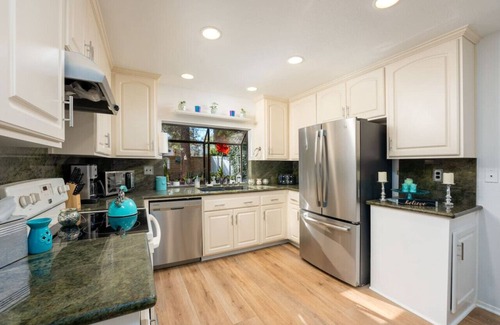Mission Viejo Casa | STUNNING HOME WITH SPA, FRONT AND BACK YARD, HUGE DECK, OUTSTANDING LOCATION
