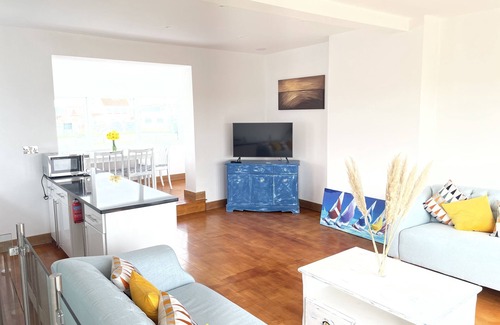 South Hayling Casa | Stunning House Overlooking Nature Reserve