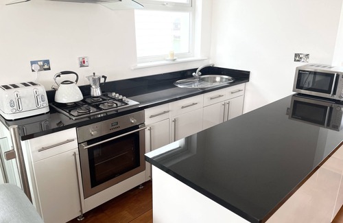 South Hayling Casa | Stunning House Overlooking Nature Reserve