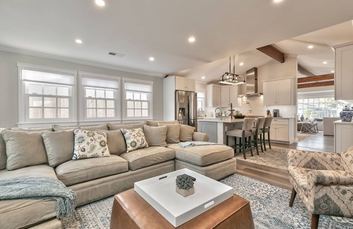 Santa Barbara Casa | STUNNING in Santa Barbara 3 Bed/ 2 Bath 7 DAYS MIN SHORT TERM WELCOMED