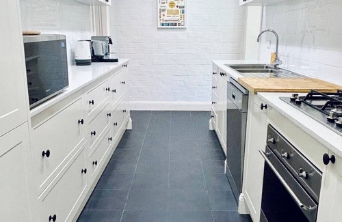 Bathurst Casa | Stunning Keppel St. Federation Cottage