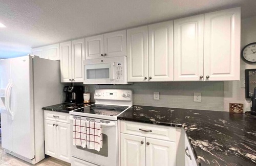 White Marsh Apartamento | Stunning King APT /Pool/Tennis/Golf/Beach/Trails