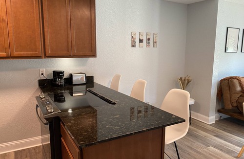 Mid America Condominio | Stunning lake condo with AMAZING lake views. Just a fews miles from downtown.