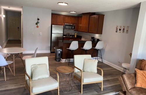 Mid America Condominio | Stunning lake condo with AMAZING lake views. Just a fews miles from downtown.