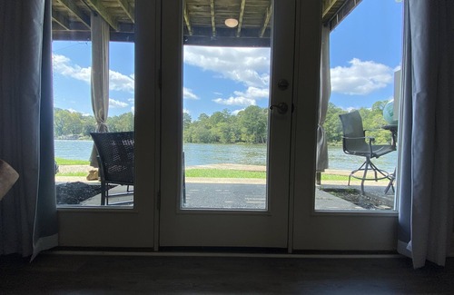 Mid America Condominio | Stunning lake condo with AMAZING lake views. Just a fews miles from downtown.