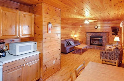 Byrdstown Cabina | Stunning Lake Front 2-Bedroom Cabin on Dale Hollow Lake Awaits Your Retreat #5!