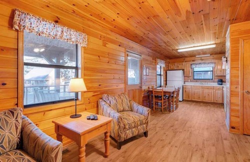 Byrdstown Cabina | Stunning Lake Front 2-Bedroom Cabin on Dale Hollow Lake Awaits Your Retreat #5!