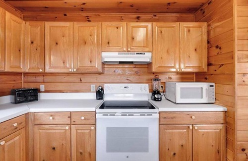 Byrdstown Cabina | Stunning Lake Front 2-Bedroom Cabin on Dale Hollow Lake Awaits Your Retreat #5!