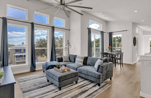 Point Venture Casa | Stunning Lake Home W/pool-beach-gym-boat Access