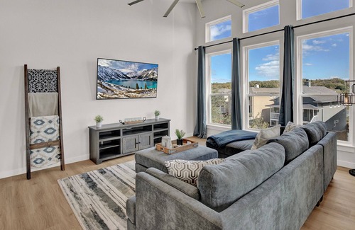 Point Venture Casa | Stunning Lake Home W/pool-beach-gym-boat Access