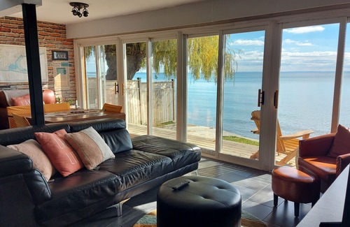 Hamilton Cabaña | Stunning lake house on Lake Erie with hottub and magnificent views.