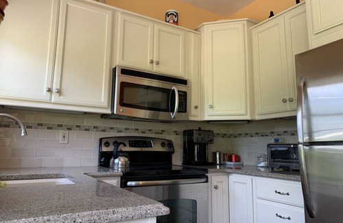 Saratoga Springs Casa | Stunning lake views and amenities galore 5 minutes from the track!