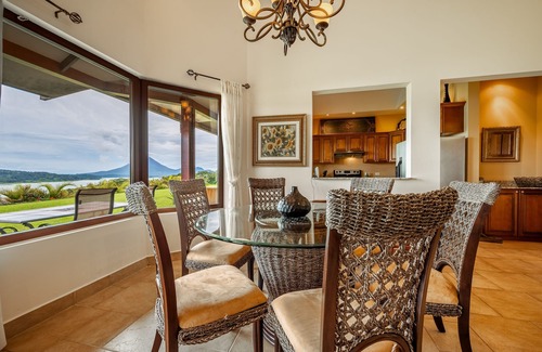 Tronadora Casa | Stunning Lake View Duplex with a Hot tub, WIFI, & Dog Friendly