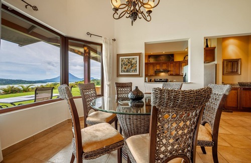 Tronadora Casa | Stunning Lake View Duplex with a Hot tub, WIFI, & Dog Friendly