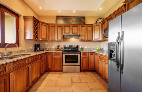Tronadora Casa | Stunning Lake View Duplex with a Hot tub, WIFI, & Dog Friendly