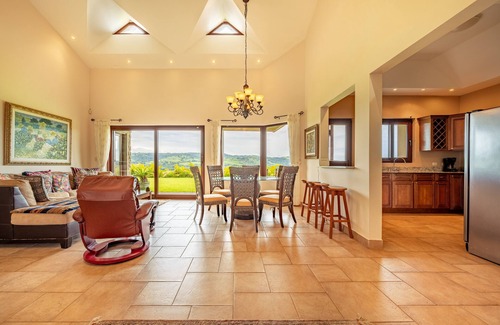 Tronadora Casa | Stunning Lake View Home with a Hot tub, WIFI, & Dog Friendly