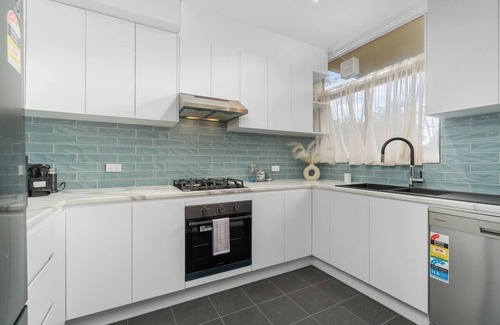 West Lakes Casa | Stunning Lake View Townhouse-Dream Staycation
