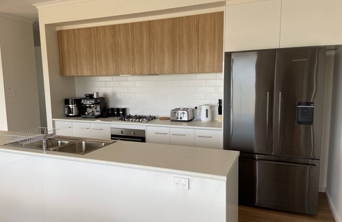 Alexandrina Casa | Stunning lake views, entertainer’s deck, fire pit, kids toys & books