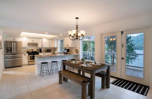 Sudden Valley Casa | Stunning Lake Whatcom Home - Epic Views and AC!