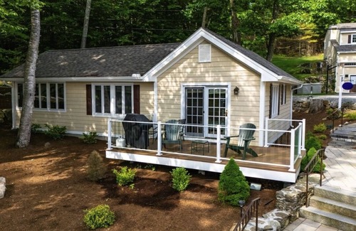 Moultonborough Cabaña | Stunning lakefront gem with full water view, beach access & dock